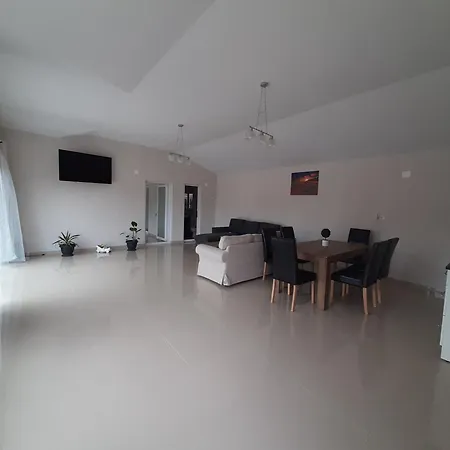 Casa Orhideea ゲストハウス